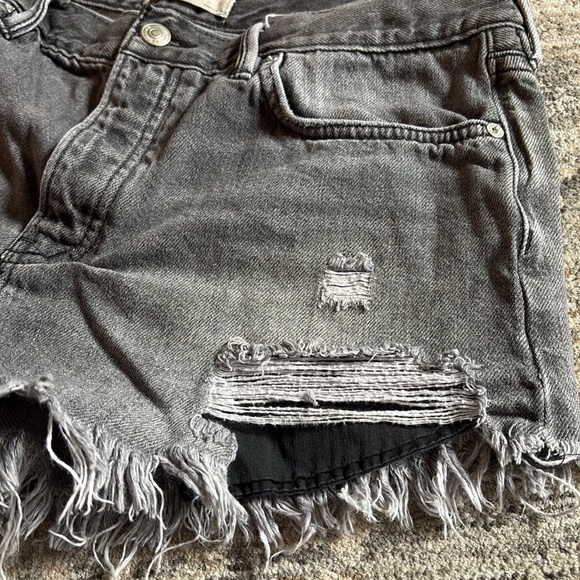 We the Free- Free People women’s Distressed Gray Denim Shorts -fray hem- size 29 - Picture 3 of 6